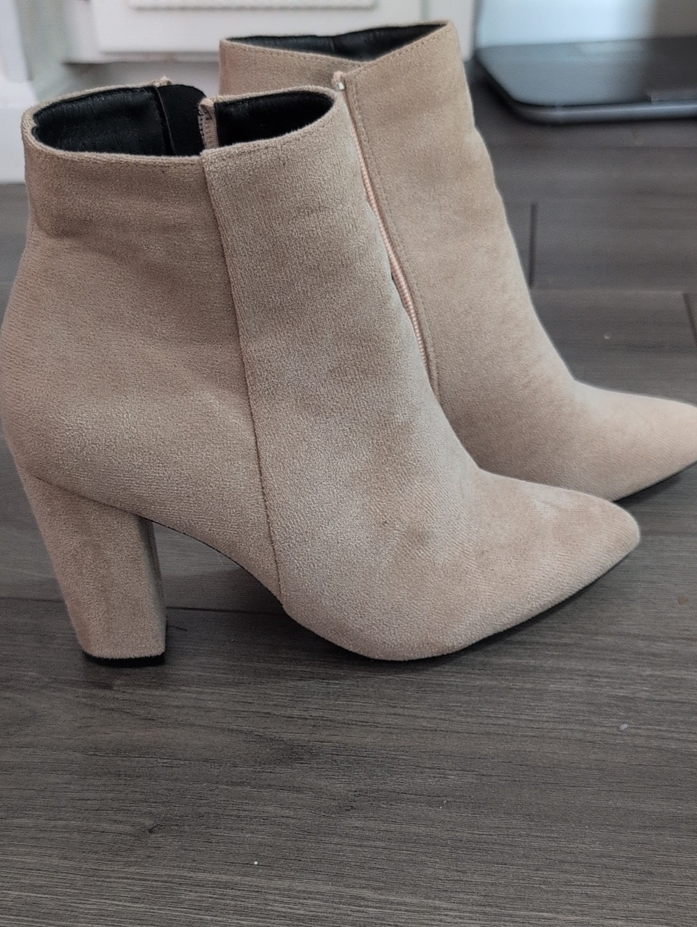 Women's Pointed Toe Suede Ankle Boots - Beige